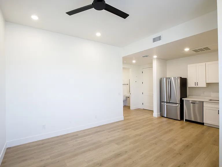 1580 W Garfield St — Photo 16