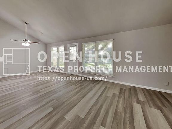 3rd image of 1618 Live Oak Hollow St