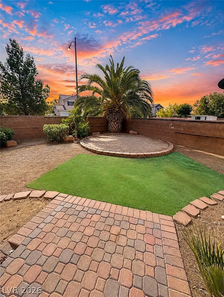5 bed, 3.0 bath, 2761 sqft, $2,500 — Photo 3