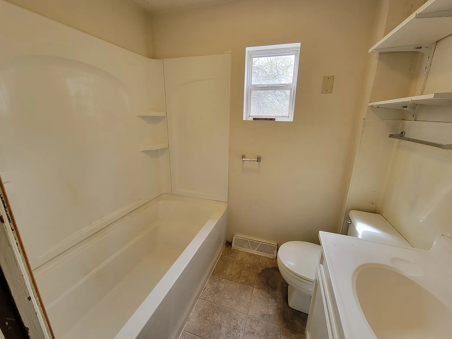5 bed, 2.5 bath, $1,475 — Photo 4
