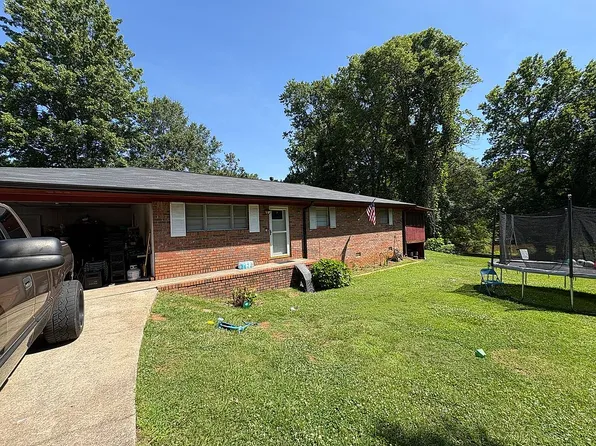 223 Lakeview Dr, Cornelia, GA 30531
