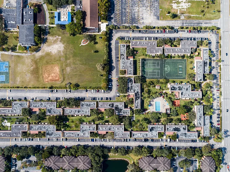 Aerial View of Sunset Palms Apartments For Rent in Hollywood FL