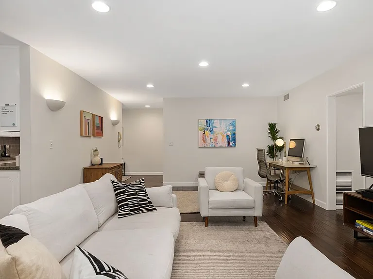 11970 Montana Ave #117 — Photo 5