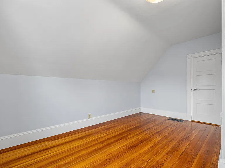 55 Hawthorne St #2 — Photo 18