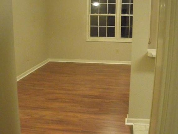 3rd image of 208 E Watauga Ave #3