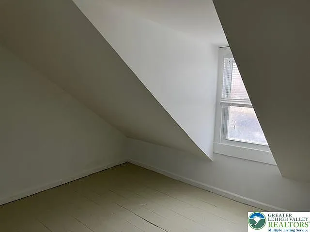 220 Cattell St — Photo 12