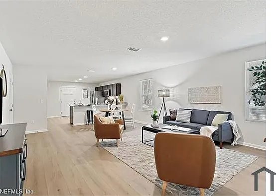 4 bed, 1253 sqft, $1,975 — Photo 2