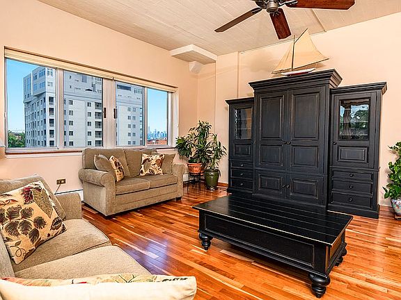 2nd image of 80 Bay St #5