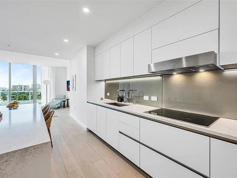 9201 E Bay Harbor Dr #Penthouse 809 — Photo 17
