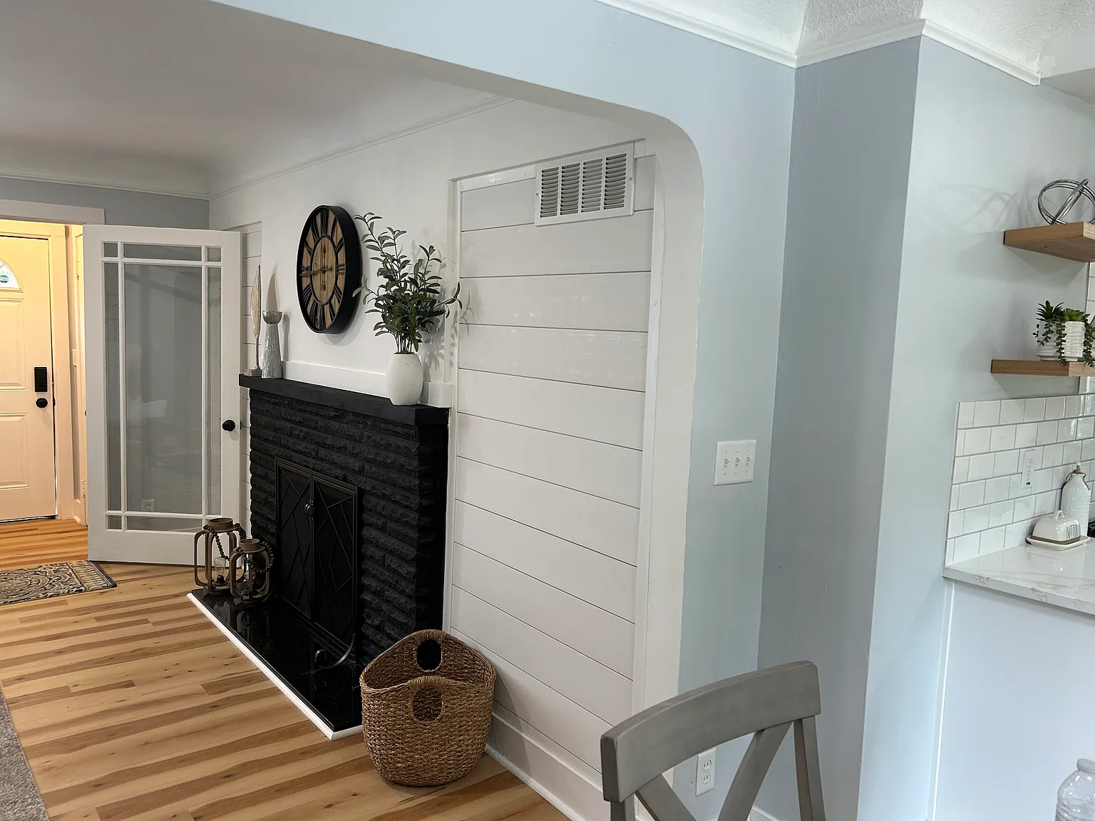 908 Bassett Rd — Photo 3