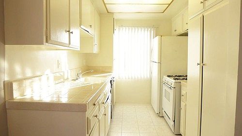 5th image of 914 California Ave APT D