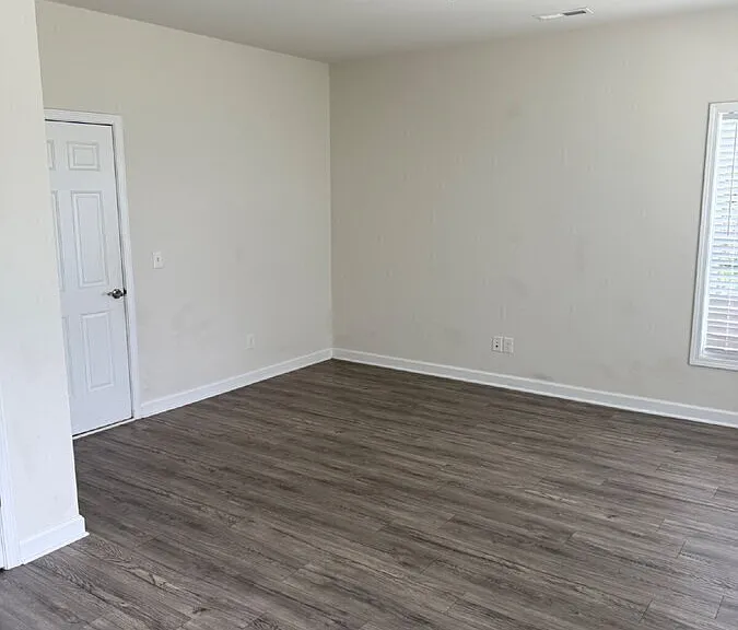 515 John Adams Dr — Photo 10