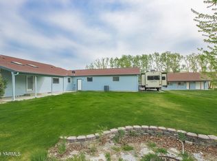 42207 E Badger Rd, Benton City, WA 99320