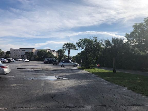 4th image of 2801 Somerset Dr APT G116
