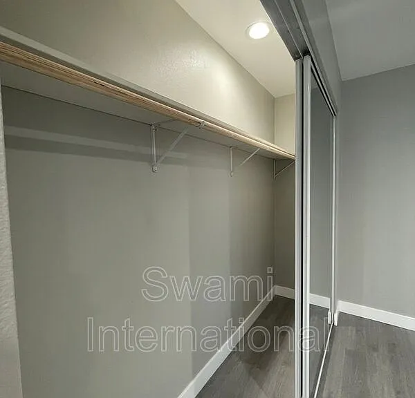 7102 1/2 S Figueroa St — Photo 6