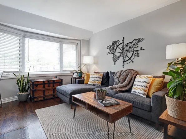 60 Kippendavie Ave #301, Toronto, ON M4L 3R5
