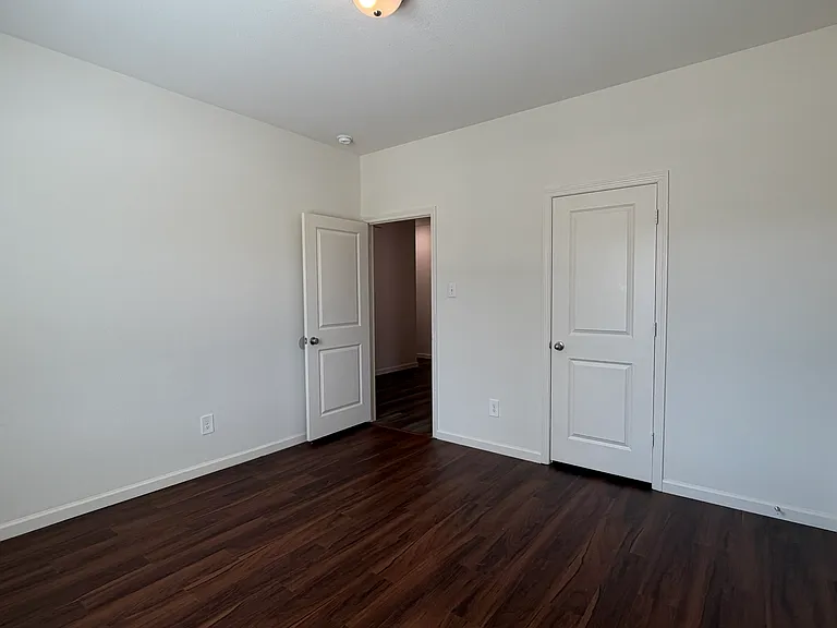 717 Yorkshire Dr — Photo 7