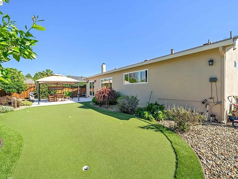 35290 Farnham Dr — Photo 35