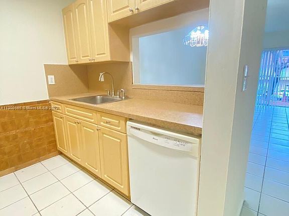 3rd image of 260 NW 107th Ave APT 220