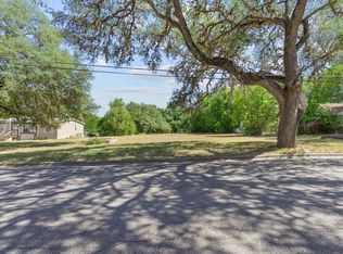 104 E Olive St, Lockhart, TX 78644