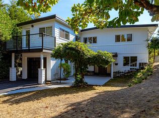 955 Doumac Ave, Saanich, BC V8Y1M5