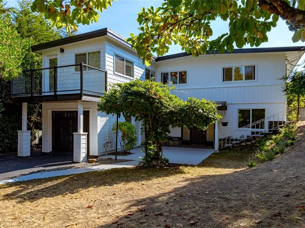 955 Doumac Ave, Saanich, BC V8Y 1M5