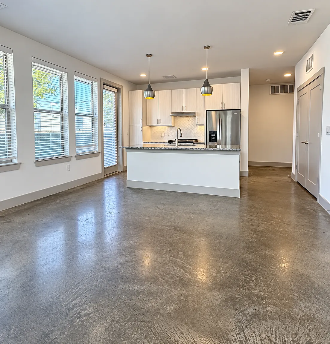 2 bed, 1116 sqft, $2,228 — Photo 3