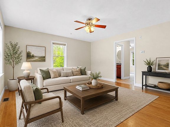 4th image of 400 Justin Dr Unit 1