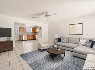 1118 W Goodwin St #C, Pleasanton, TX 78064