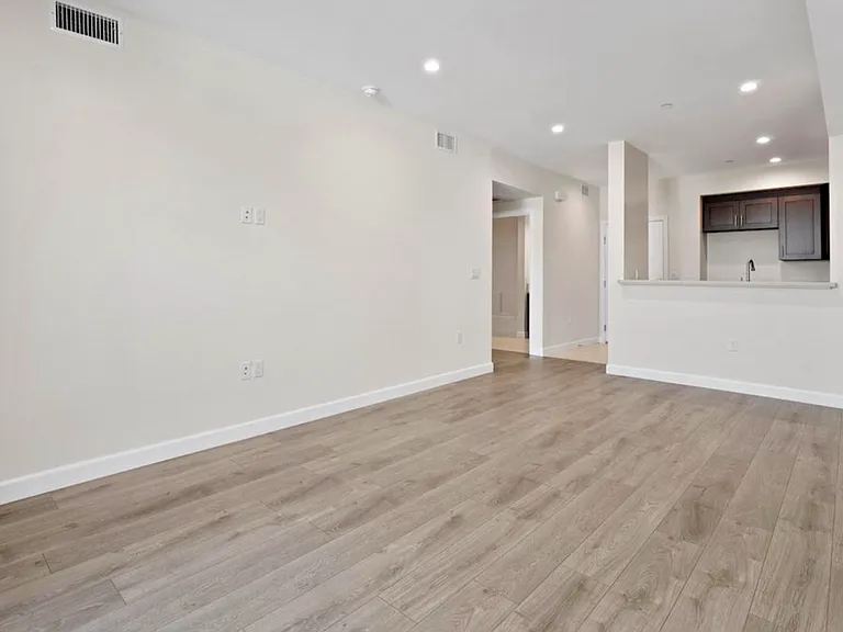 5222 Vantage Ave #301 — Photo 4