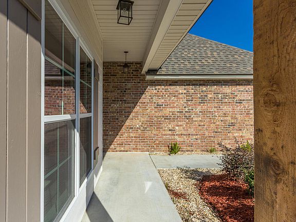 4th image of 321 Benedict Dr
