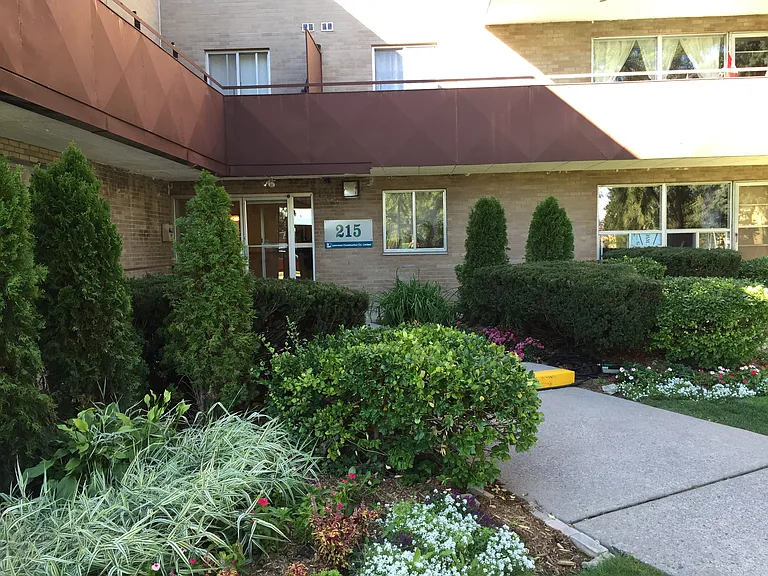 211 Reedaire Ct #215 — Photo 2