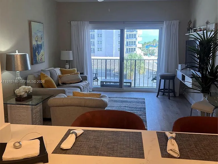 400 N Riverside Dr #410 — Photo 5