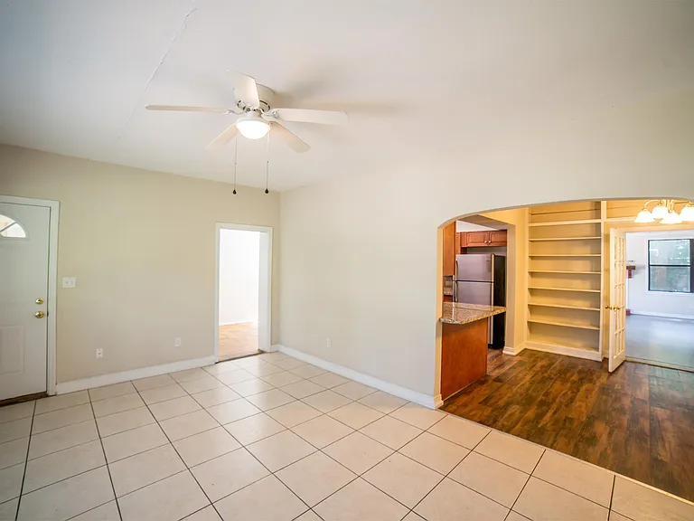 1079 SW 11th Ter — Photo 10