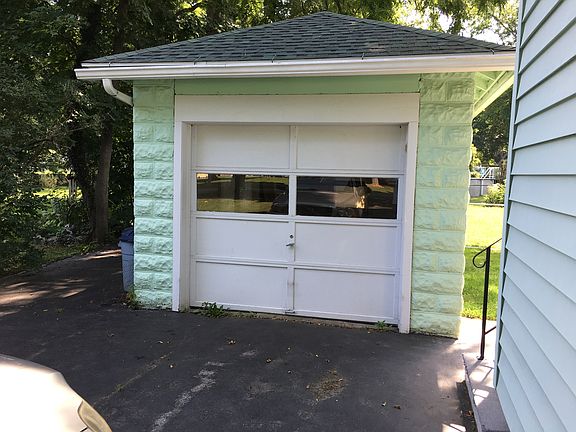 Detached Garage
