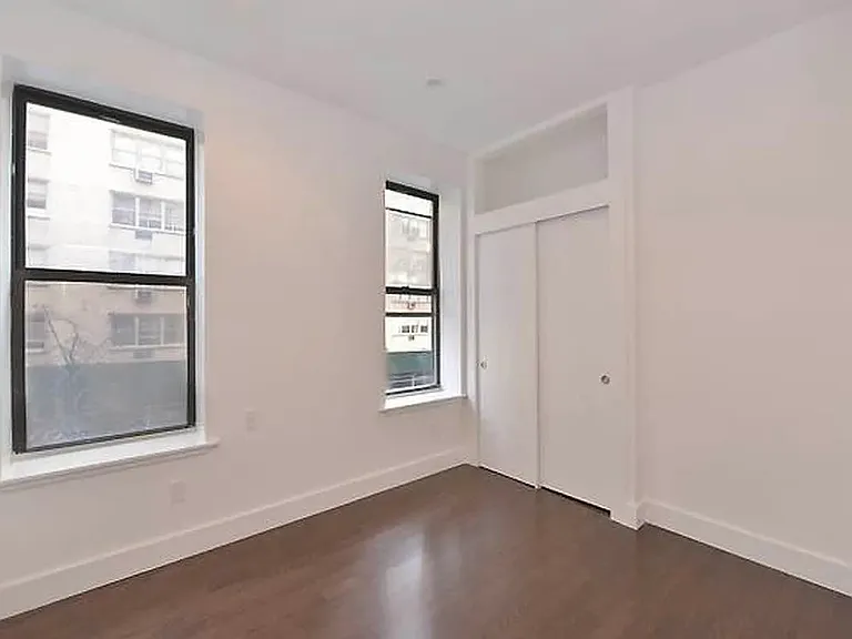 353 E 52nd St #1B — Photo 2