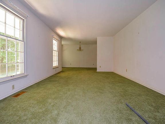 3rd image of 110 Glenhaven Dr
