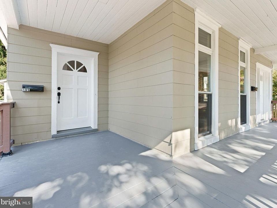 Private Entrance with Foyer