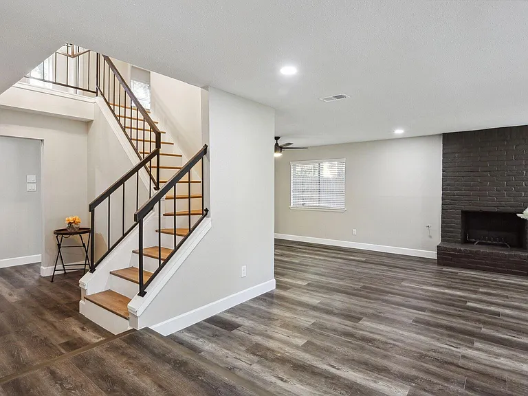 68 NE Yewleaf Rd — Photo 8