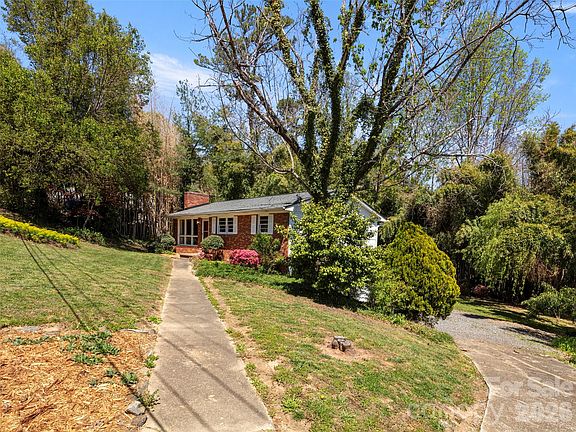 4th image of 32 Hillendale Rd