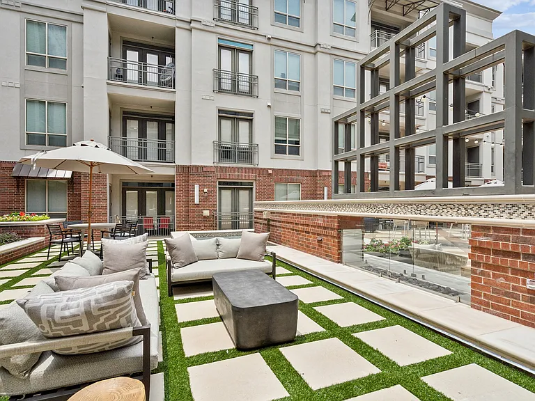 ALARA Uptown Luxury Apartments — Photo 13