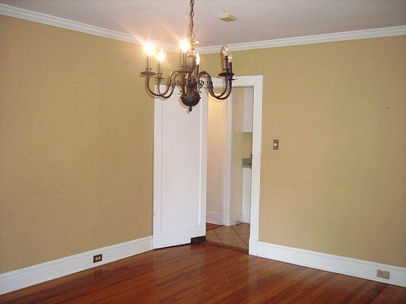 5th image of 129 W Laurel Ave