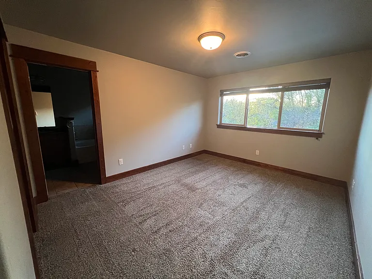2260 Hoover Way — Photo 4
