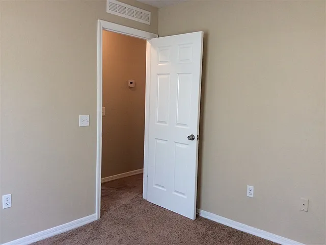 401 Blake Ave — Photo 25