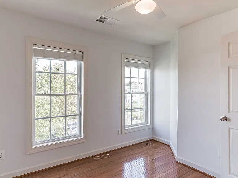 908 W Glebe Rd — Photo 25