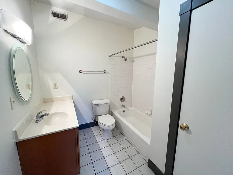 1411 Main St — Photo 8