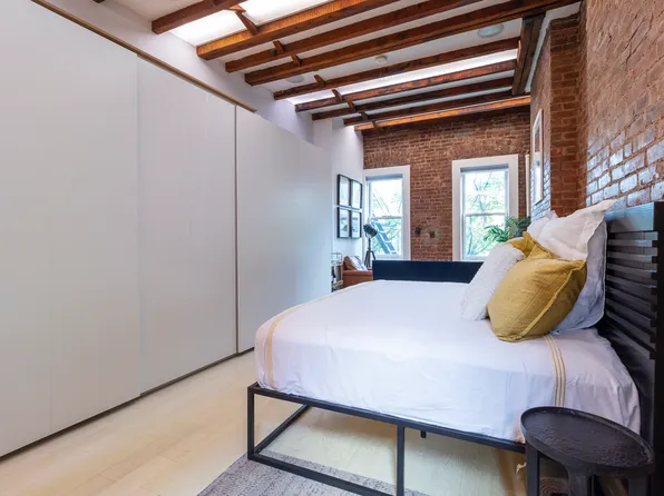 138 West 10th Street image 2 of 11