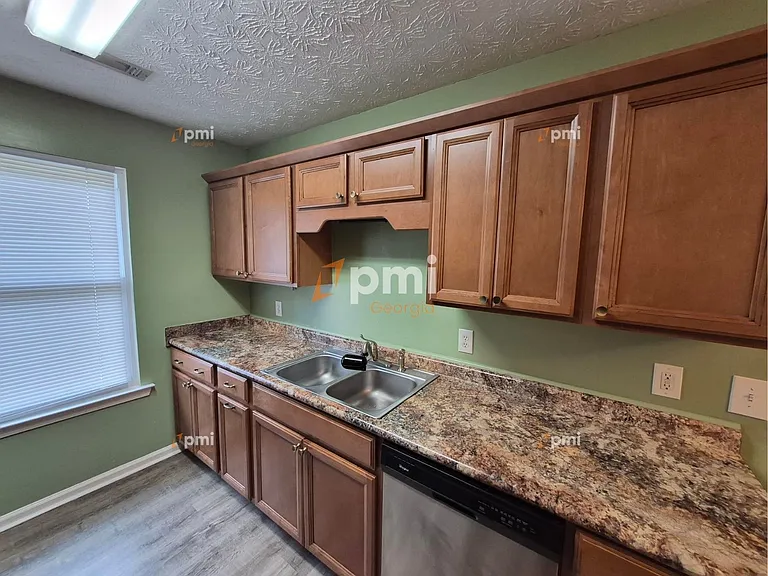 2 Pelham Ct — Photo 2