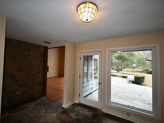 3rd image of 504 Lodge Dr