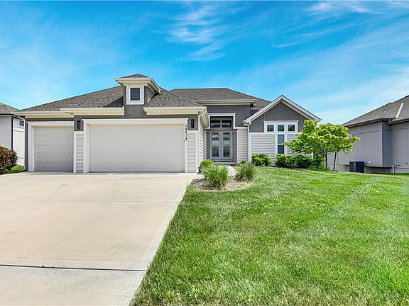 2nd image of 14713 Thousand Oaks Pl
